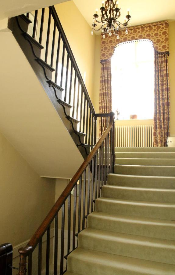 Aylworth Manor Bed & Breakfast Naunton Bagian luar foto