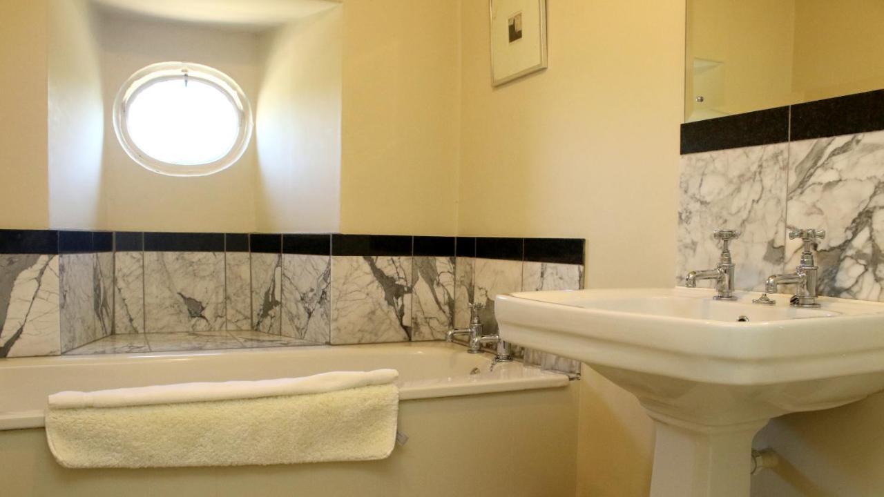 Aylworth Manor Bed & Breakfast Naunton Bagian luar foto