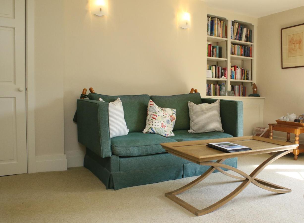 Aylworth Manor Bed & Breakfast Naunton Bagian luar foto