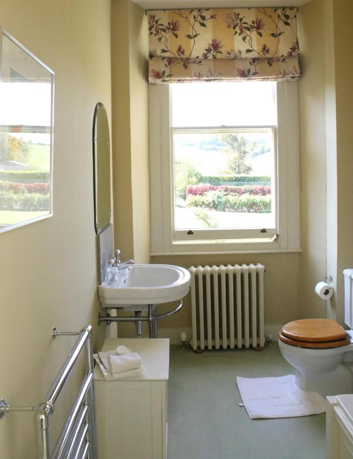 Aylworth Manor Bed & Breakfast Naunton Bagian luar foto