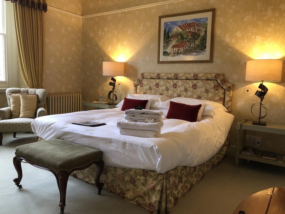 Aylworth Manor Bed & Breakfast Naunton Bagian luar foto